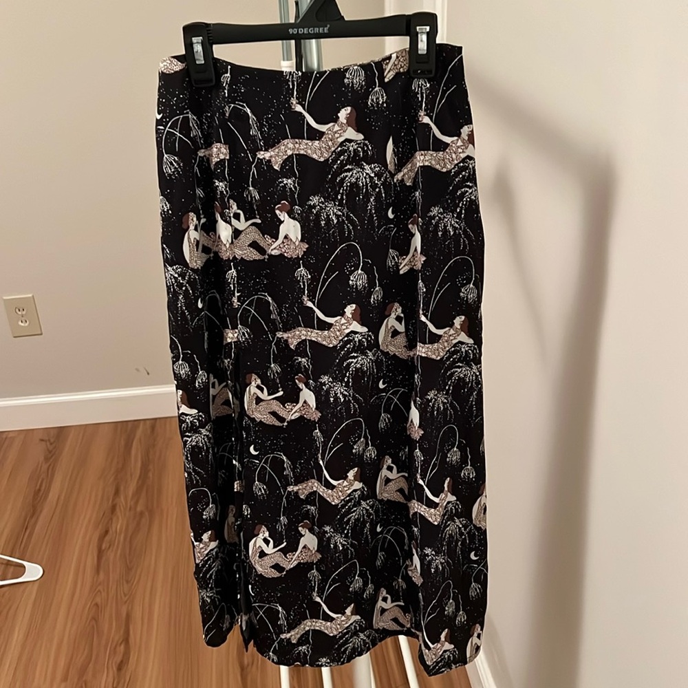 Side slit skirt